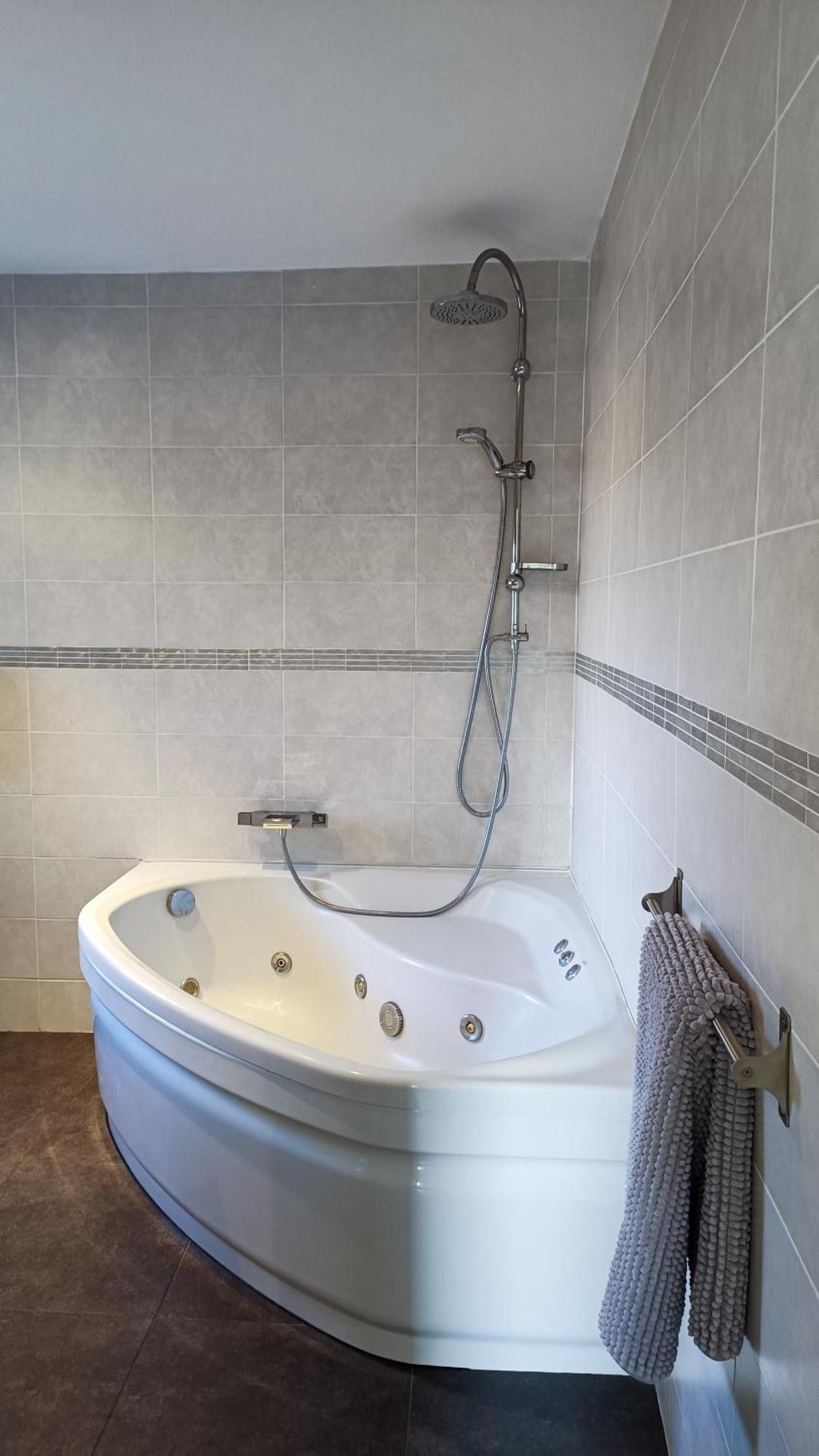 U Casone, B&W Modern Apartment, Spa, Wifi, Air-Conditioning, Free Parking, Decreasing Prices Aghione Exterior photo